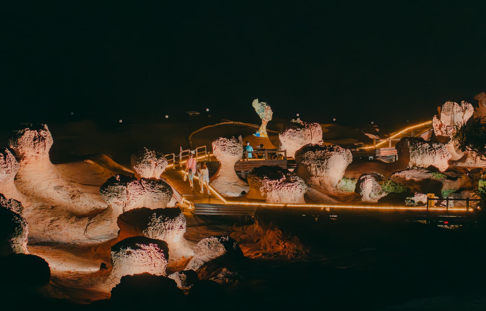 野柳石光夜訪女王｜數位雙生共創 正式上線